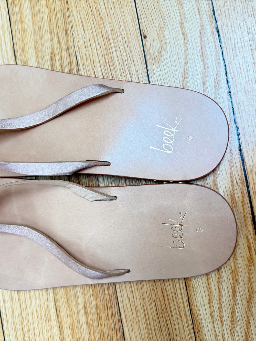 beek NWOT Seabird Flip Flop Honey/Platinum Leather Sandals Women’s Size 9 - Picture 7 of 9
